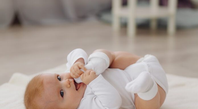 Tudi ostanki cigaretnega dima škodujejo dojenčkom