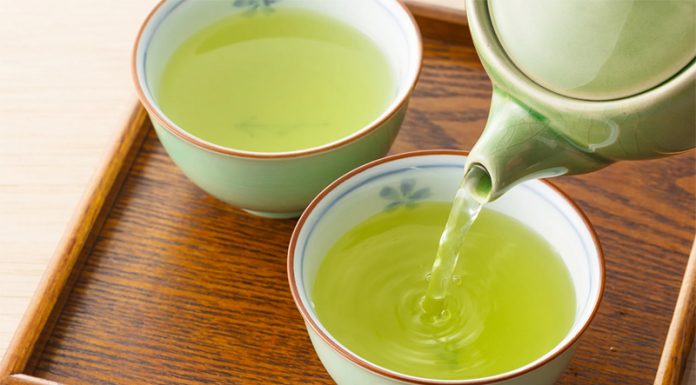 Zeleni čaj za zdrave zobe in dlesni