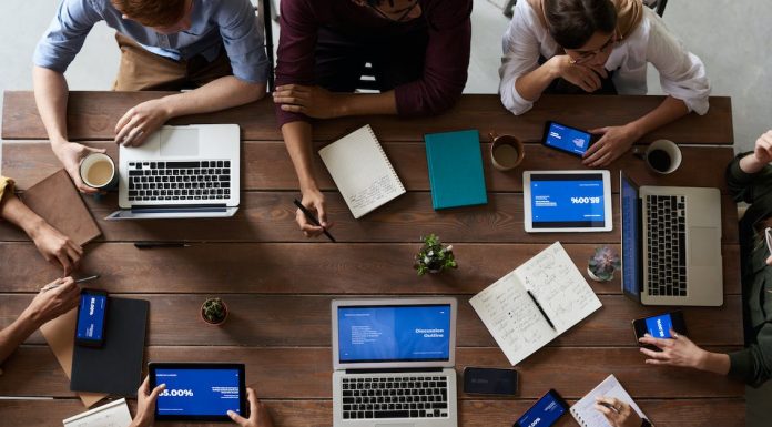 Medsebojno zaupanje ali izvajanje pritiska?