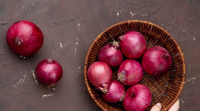 Rdeča čebula preprečuje bolezni srca