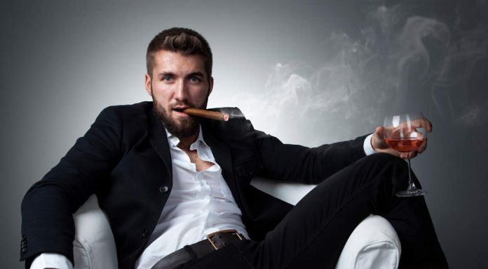 Moški šovinisti zaslužijo več