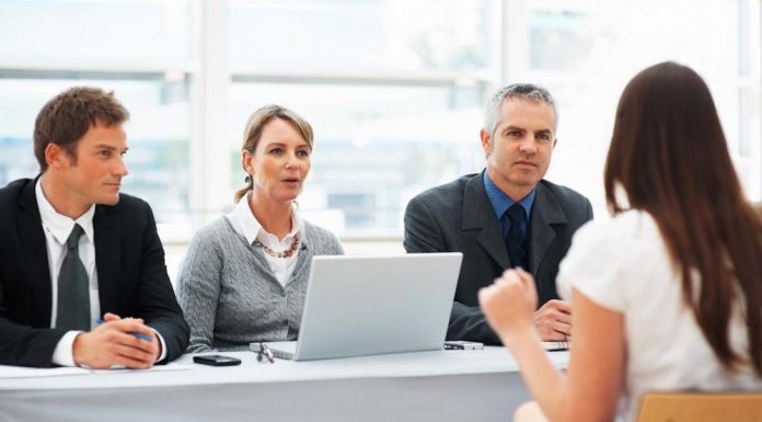 Ali videz vpliva na zaposlitev? Dvojna merila za ženske in moške