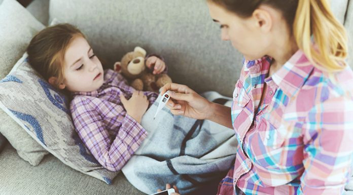 Otroci (pre)zaposlenih mater imajo več zdravstvenih težav