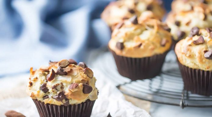 Recept: ‘Bounty muffini’ (kolački s kokosom in čokolado)