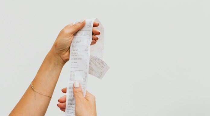 Računi in papirnat denar polni strupenega Bisfenola A