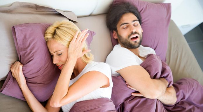 Smrčanje lahko vpliva na vaš odnos s partnerjem