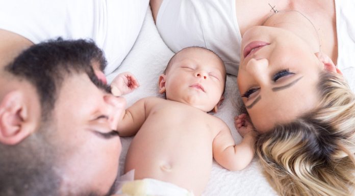 Kako ustvariti povezavo z novorojenčkom?