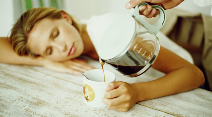 Kava ali kratek dremež? Pravijo, da je najbolje kar oboje.