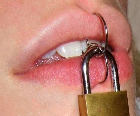 Ne, to ni le nov modni trend (slika ima pretresljiv pomen)