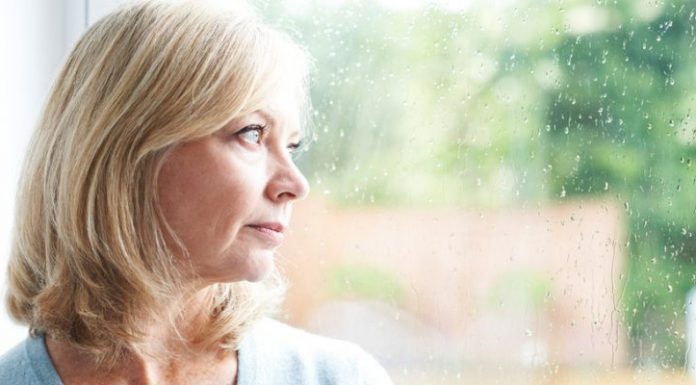 Razlogi, zakaj nas depresija pogosto obišče v srednjih letih
