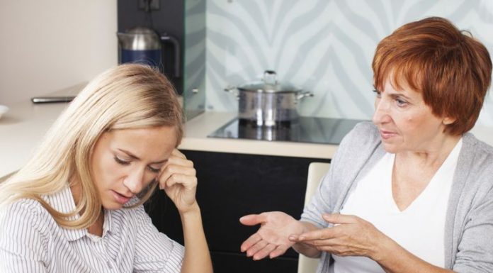 Narcistični osebi se morate izogniti – kaj pa ko je ta oseba vaša MATI?