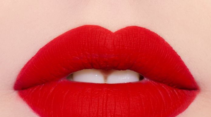50 odtenkov … rdeče šminke?