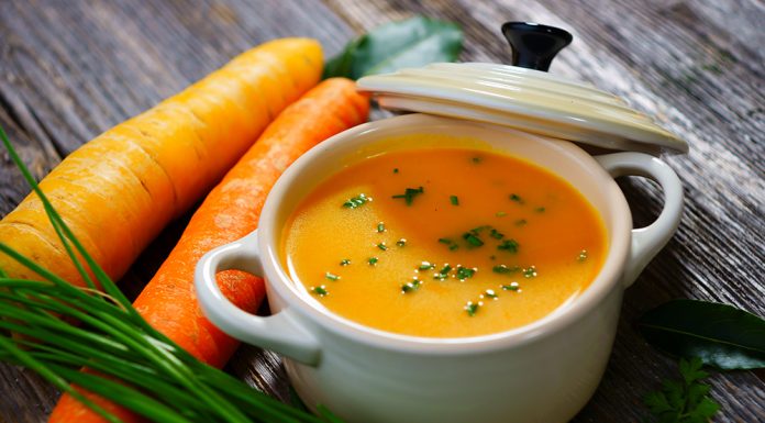 Recept: korenčkova juha z ingverjem (enostavno!)