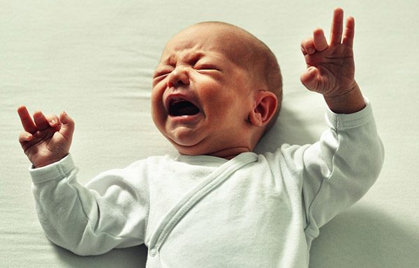 Zakaj NIKOLI ne smete pustiti otroka jokati