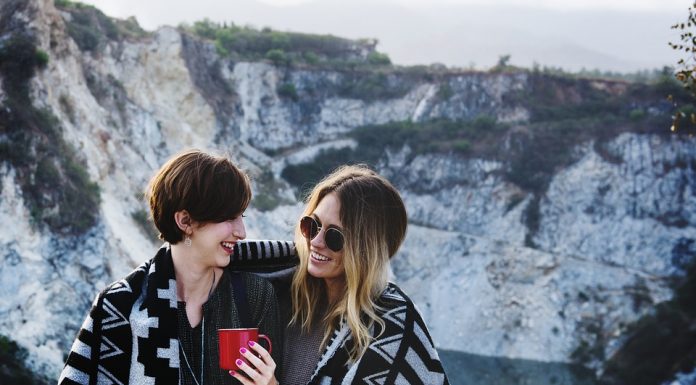 Materinstvo žensko postara bolj kot kajenje ali debelost