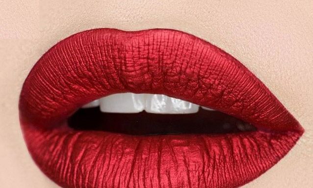 Največji make-up trend 2018: metalik mat ustnice