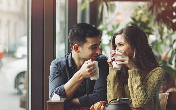 Kaj imajo skupnega pari, ki jim uspe ohranjati romantiko in srečo?