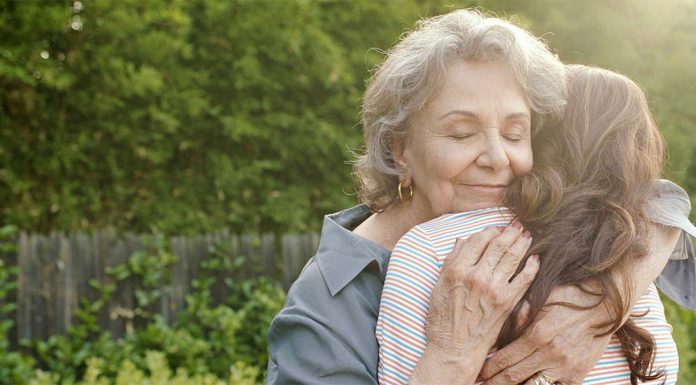To, kako empatični smo, lahko pripišemo tudi svojim genom