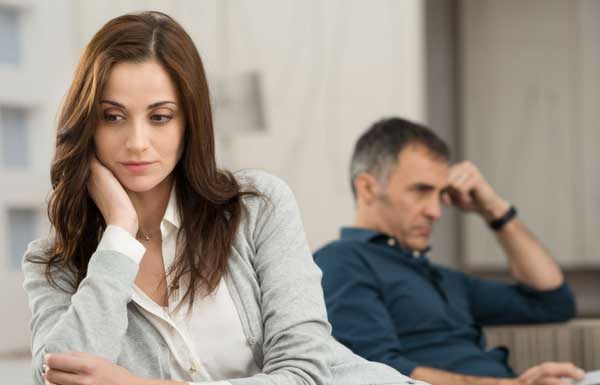 11 znakov, da ste preveč odvisni od svojega razmerja (partnerja)