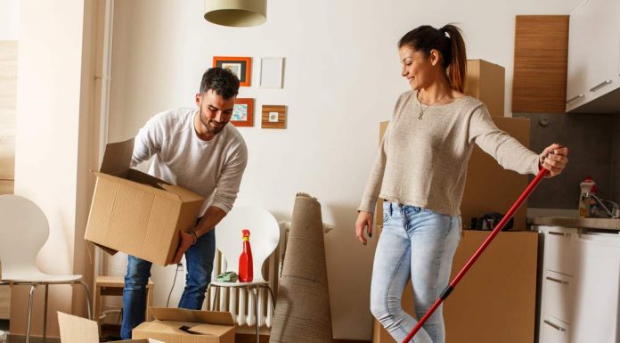 Kako navaditi partnerja (ali otroke) na pospravljanje (4 nasveti)