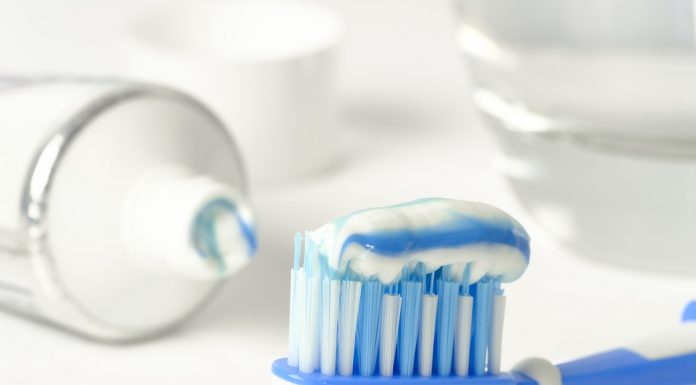 KONČNO: uradno priznali, da je fluor živčni strup (ja, ta, ki se nahaja v zobnih pastah)