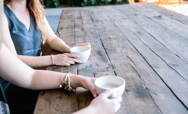 Traja le 200 ur, da nekoga sprejmemo kot prijatelja