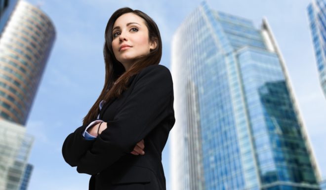 7 razlogov, zakaj je toliko privlačnih in pametnih žensk še vedno samskih