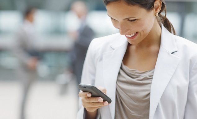 Takole mobilni telefoni pospešujejo staranje kože