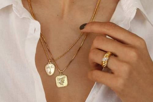 Trend poletja 2018: plastenje verižic (in kako to narediti kot profesionalka)