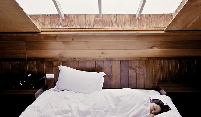 Napaka, ki jo delate in vam uničuje spanec