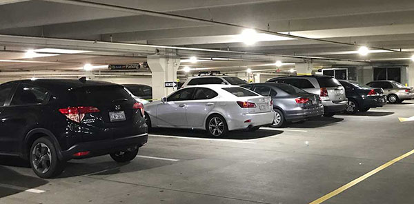 Parkiranje v parkirnih hišah: pripravite gotovino in veliko koncentracije