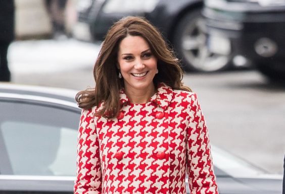 Preprost modni trik, ki bo vsak stajling naredil bolj usklajen. Tudi med prazniki!