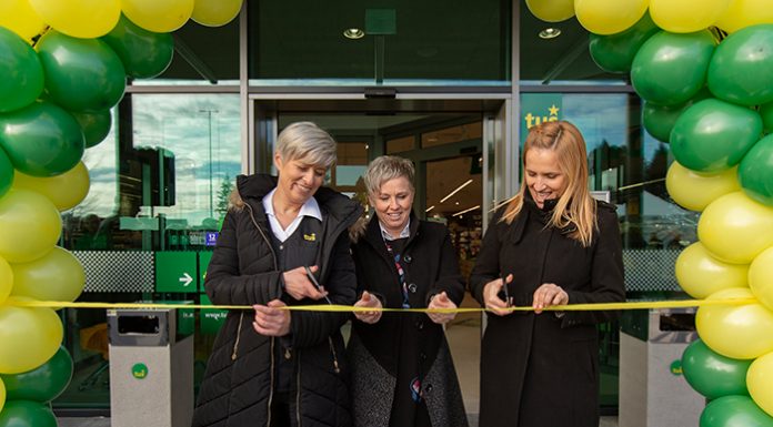 Rozika prvič prerezala slavnostni trak