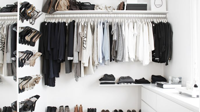 Kako ustvariti kapsulno garderobo, ki vam bo služila leta (in jo boste z veseljem nosili)