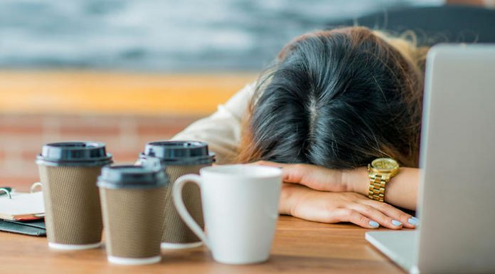 6 stvari, ki jih ne bi smeli početi pred spanjem (če želite kakovosten spanec)