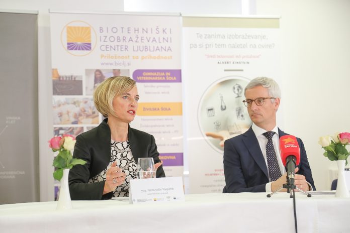 Direktorica Biotehniškega izobraževalnega centra mag. Jasna Kržin Stepišnik in minister za izobraževanje, znanost in šport dr. Jernej Pikalo
