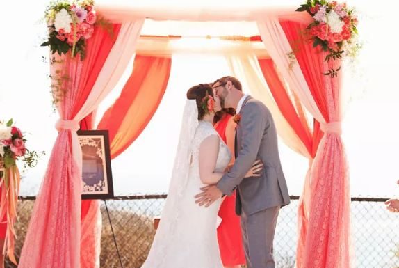 Živahno koralno obarvana poroka (14 idej)