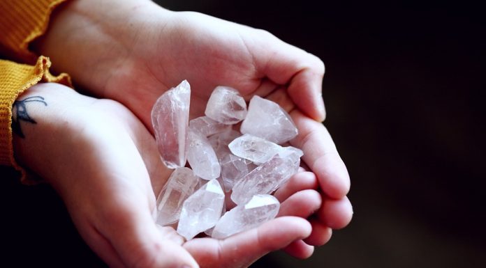To je univerzalni kristal za zdravljenje