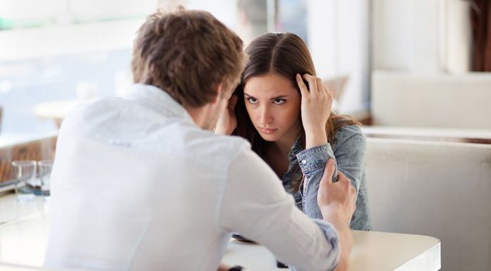 Če lažete o teh 8 stvareh, vaše razmerje ne bo dolgo trajalo