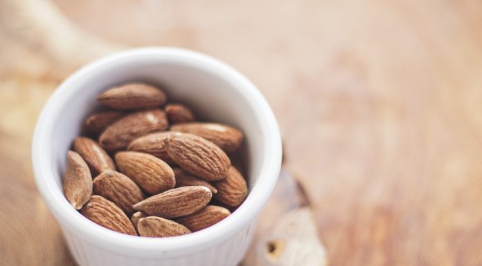 Mandlji; hrana za možgane in lepšo kožo