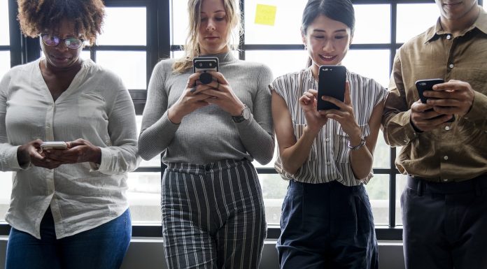 66 odstotkov ljudi ima nomofobijo – ste med njimi?