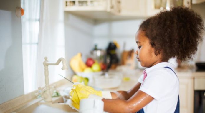 Kuhinjski pripomočki, ki se jih ne pere v pomivalnem stroju