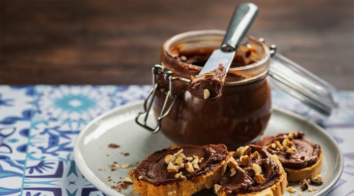 Recept: LCHF Nutela (namaz z lešniki) lešnikov namaz