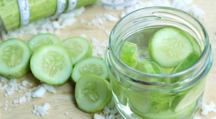 Razlogi, zakaj bi morali piti sok kislih kumaric