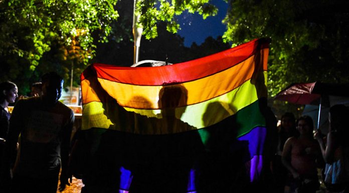 ‘Always’ je zaradi pritožb trans spolnikov umaknil znak ženske z vložkov