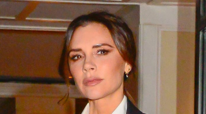 8 izdelkov, ki kraljujejo v kozmetični torbici Victorie Beckham