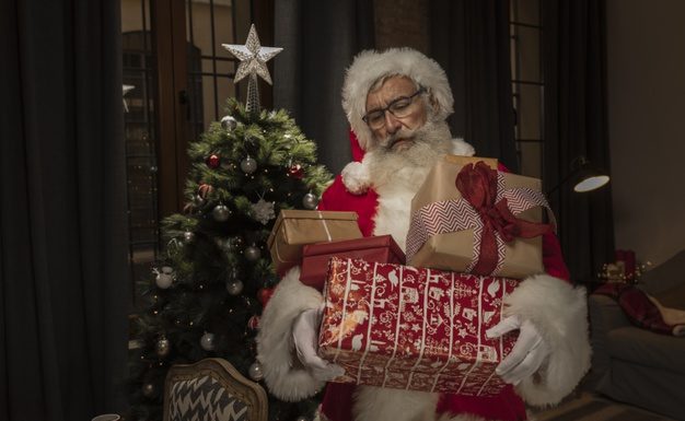 Psiholog pravi: “Prazniki izgubljajo pomen, vse se vrti le še okoli daril”