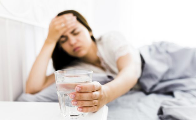 5 načinov, kako ublažiti alkoholnega mačka