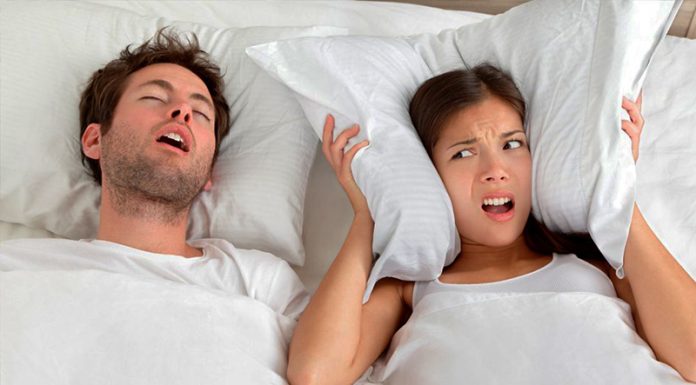 Ločeno spanje partnerjev – koristi ali škoduje odnosu?