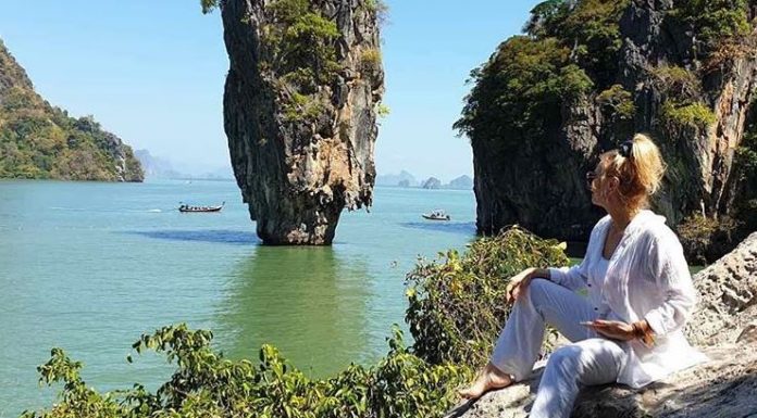 Helena Blagne v kopalkah pokazala, da ji leta ne morejo do živega